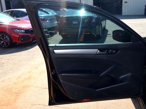 Used 2013 Volkswagen Passat 2.5 S image 15