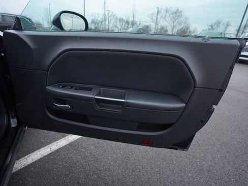 Used 2012 Dodge Challenger SXT image 17