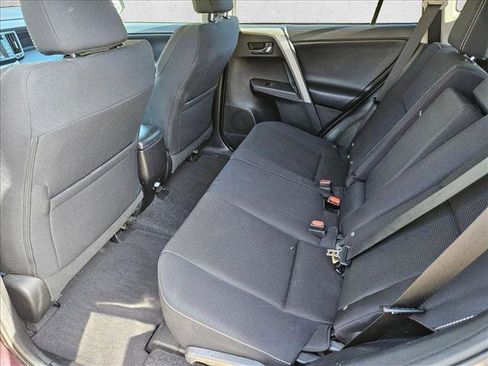 Used 2017 Toyota RAV4 XLE image 18
