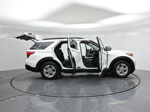Certified 2023 Ford Explorer XLT w/ Equipment Group 202A RWD image 5