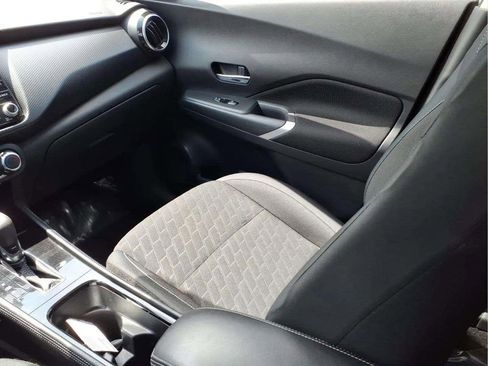 Used 2023 Nissan Kicks SV image 12