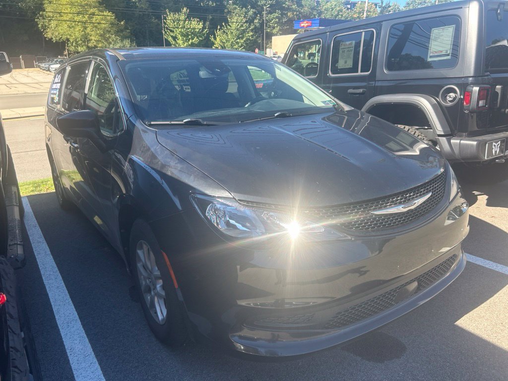 Certified 2023 Chrysler Voyager LX FWD image 1