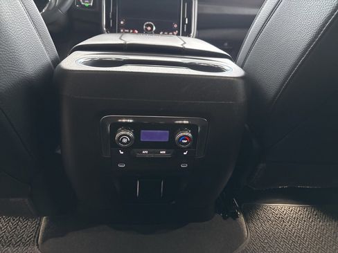 Used 2025 GMC Yukon Denali w/ Sun & Power Step Package image 35