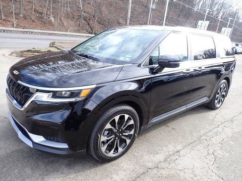 Used 2024 Kia Carnival EX image 7