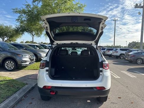 Used 2025 Jeep Compass Trailhawk AWD/4WD image 18