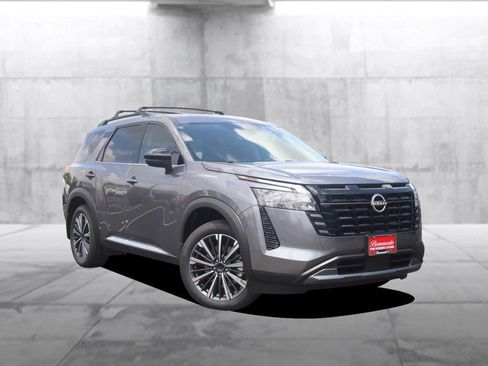 New 2026 Nissan Pathfinder Platinum w/ Cargo Package AWD/4WD image 2
