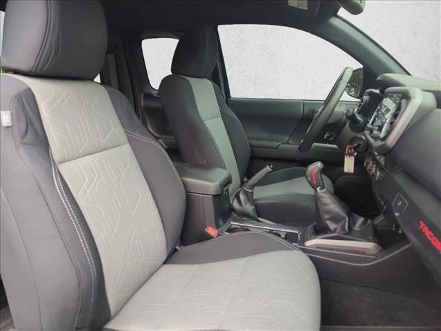 Used 2022 Toyota Tacoma TRD Sport w/ TRD Premium Sport Package AWD/4WD image 27