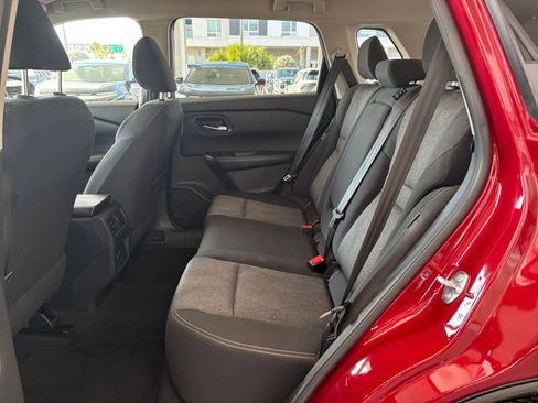 Used 2025 Nissan Rogue SV image 28