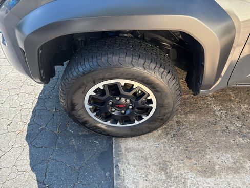 Used 2025 Toyota Tacoma TRD Off-Road AWD/4WD image 24