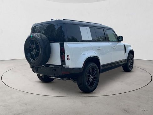 New 2025 Land Rover Defender 110 X-Dynamic SE image 5