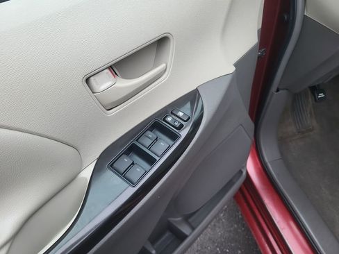 Used 2011 Toyota Sienna LE image 12