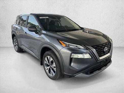 Used 2023 Nissan Rogue SV image 3
