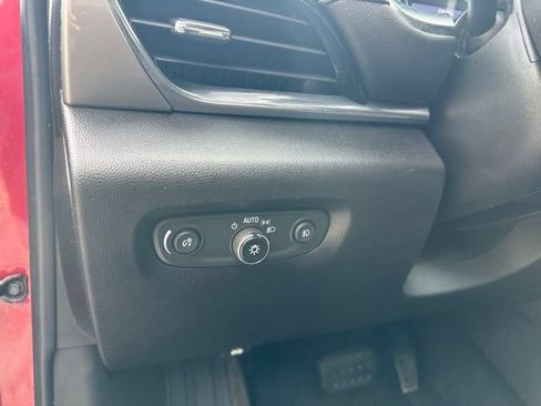Used 2020 Chevrolet Traverse LT w/ LT Premium Package FWD image 16