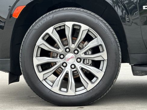 Used 2021 GMC Yukon Denali w/ Advanced Technology Package image 27