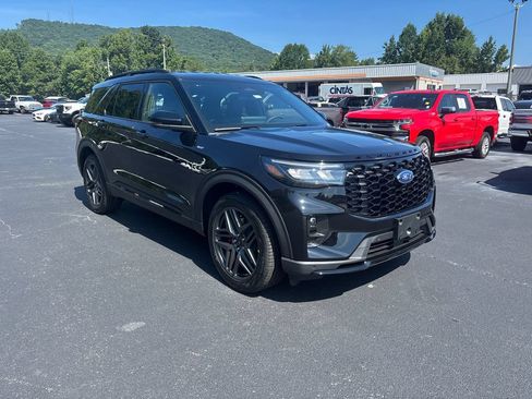 New 2026 Ford Explorer ST-Line w/ ST-Line Street Pack RWD image 3