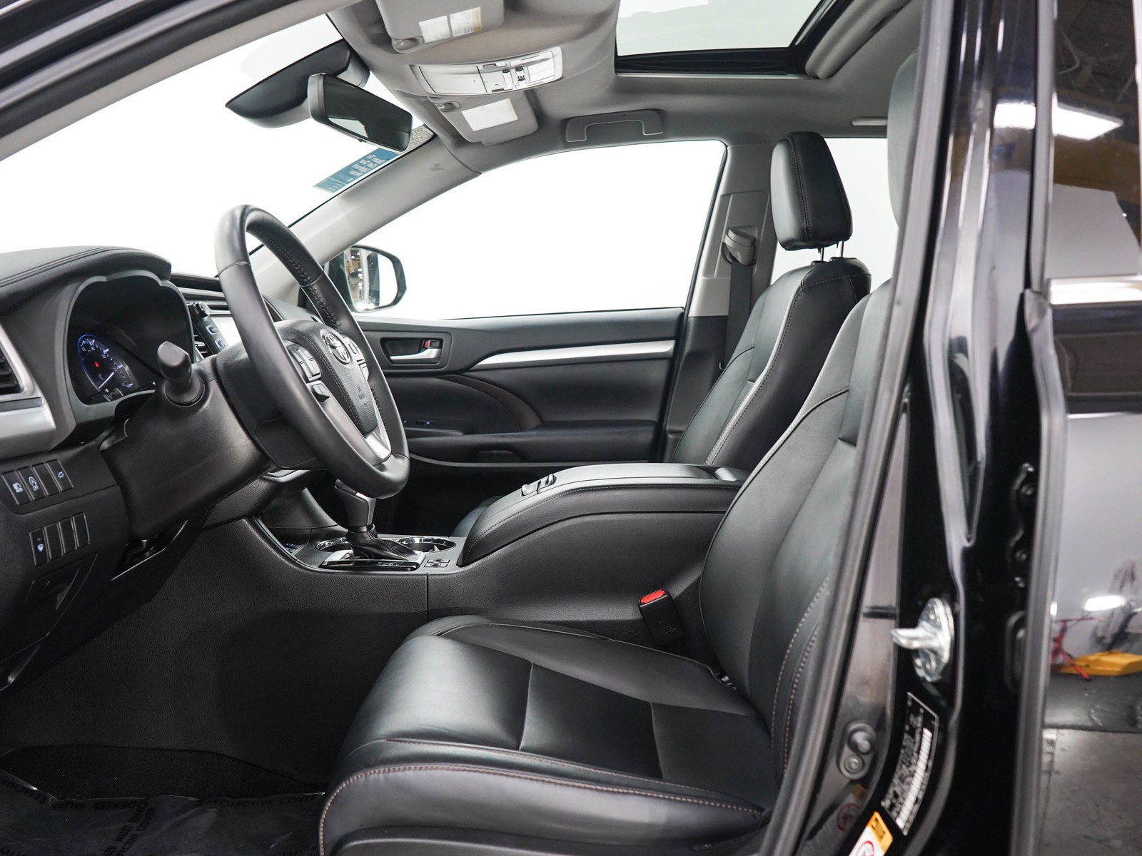 Used 2017 Toyota Highlander XLE AWD/4WD image 23