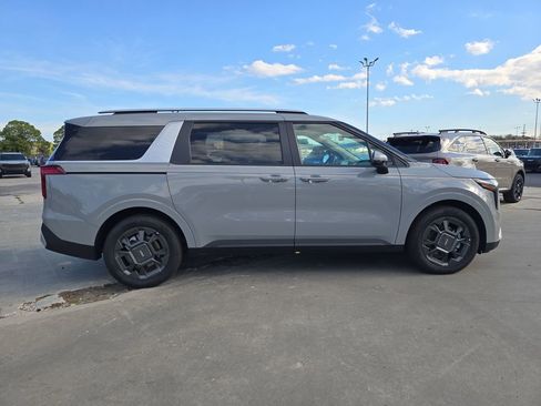New 2026 Kia Carnival EX FWD image 9
