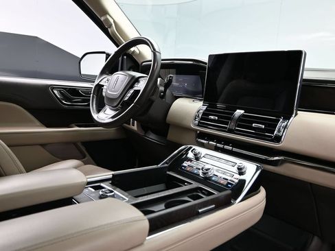 Used 2024 Lincoln Navigator Premiere AWD/4WD image 13