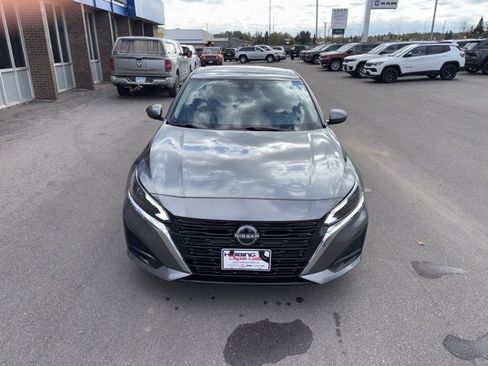 Used 2023 Nissan Altima 2.5 SV image 4