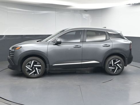 Used 2025 Nissan Kicks SV w/ SV Premium Package FWD image 4