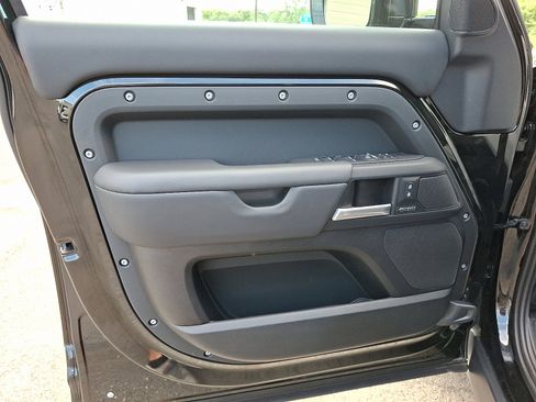 Certified 2025 Land Rover Defender 130 X-Dynamic SE AWD/4WD image 13