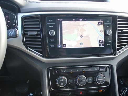 Used 2022 Volkswagen Atlas Cross Sport SEL image 4