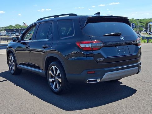 Used 2023 Honda Pilot Touring image 4