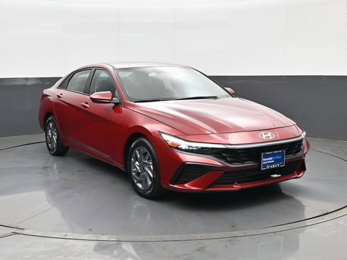 Certified 2024 Hyundai Elantra SEL FWD image 3