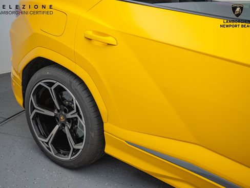 Used 2022 Lamborghini Urus image 7
