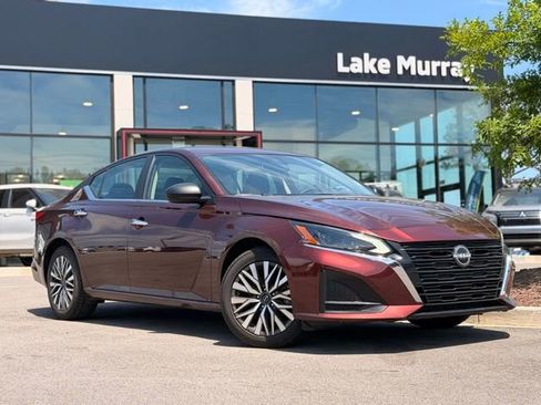 Used 2024 Nissan Altima 2.5 SV FWD image 1