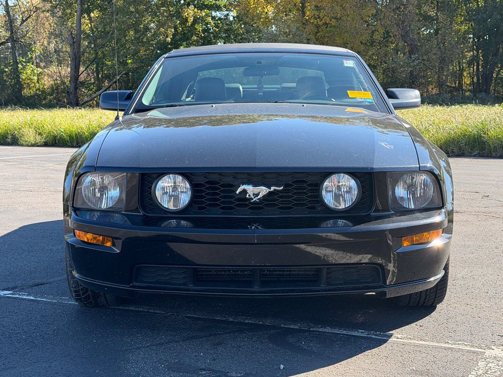 Used 2005 Ford Mustang GT Premium RWD image 2