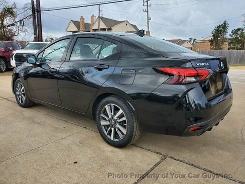 Used 2021 Nissan Versa SV image 4