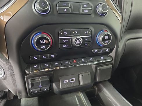 Used 2021 Chevrolet Silverado 1500 High Country w/ Technology Package image 22