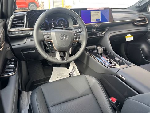 New 2026 Toyota Crown Signia Limited image 5