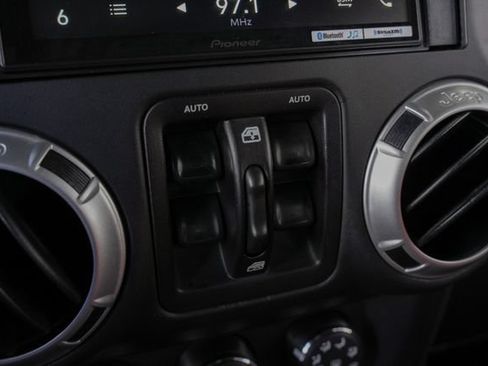 Used 2016 Jeep Wrangler Unlimited Rubicon w/ Connectivity Group AWD/4WD image 49
