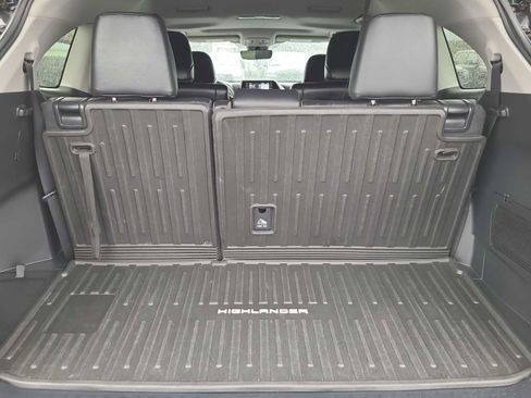 Used 2022 Toyota Highlander XLE FWD image 27