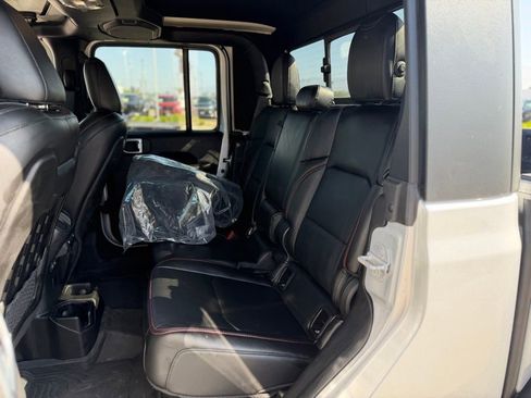 Used 2022 Jeep Gladiator Rubicon AWD/4WD image 4
