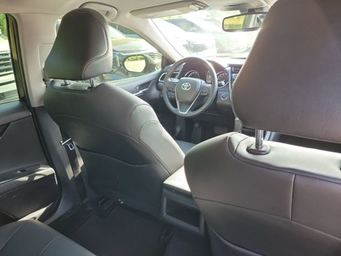 Used 2018 Toyota Camry SE w/ Convenience Package image 13