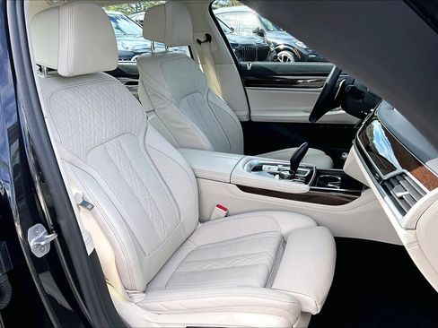 Used 2020 BMW 750i xDrive 750i xDrive w/ Executive Package image 8
