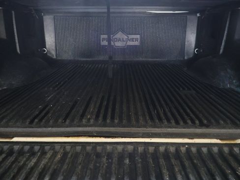 Used 2018 Nissan Titan SV image 13