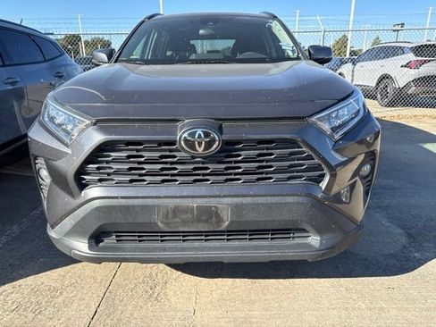 Used 2021 Toyota RAV4 XLE FWD image 2