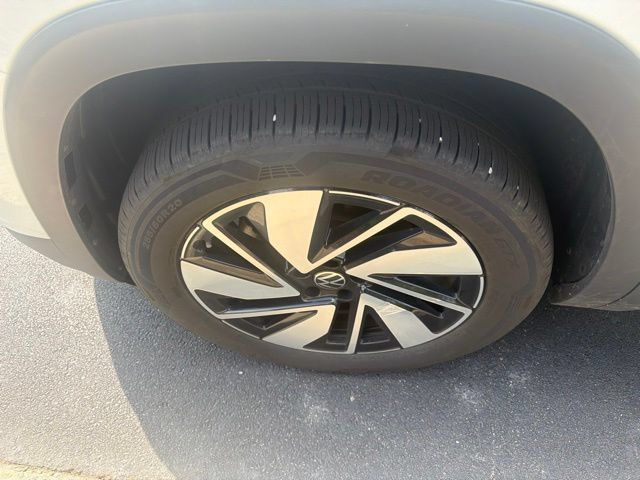 Used 2025 Volkswagen Atlas SE FWD image 6