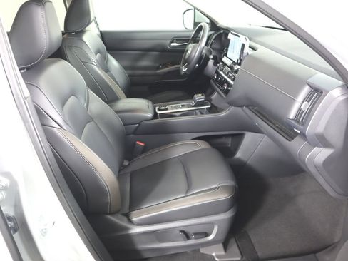 Used 2022 Nissan Pathfinder SL AWD/4WD image 30
