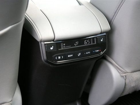 Used 2021 Toyota Highlander Platinum AWD/4WD image 15