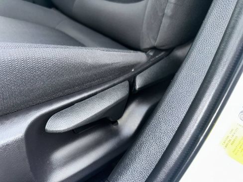 Used 2020 Toyota Corolla LE FWD image 13