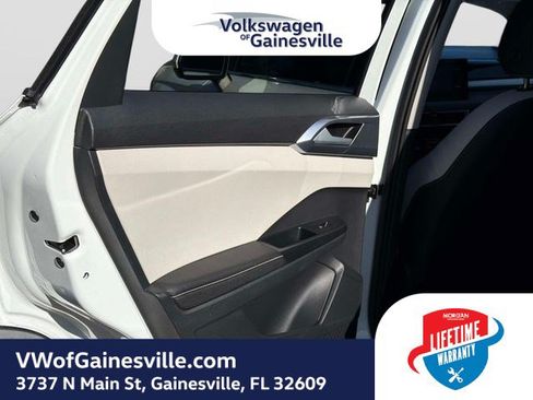 Used 2025 Volkswagen Taos SE FWD image 12