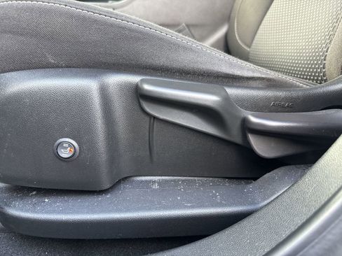 Used 2020 GMC Acadia SLE image 13