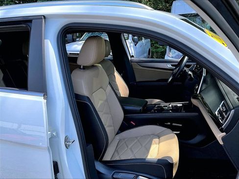 Used 2024 Volkswagen Atlas Cross Sport SE w/ Panoramic Sunroof Package AWD/4WD image 10