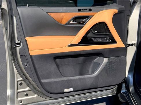 Used 2024 Lexus LX 600 4WD w/ Luxury Package image 23