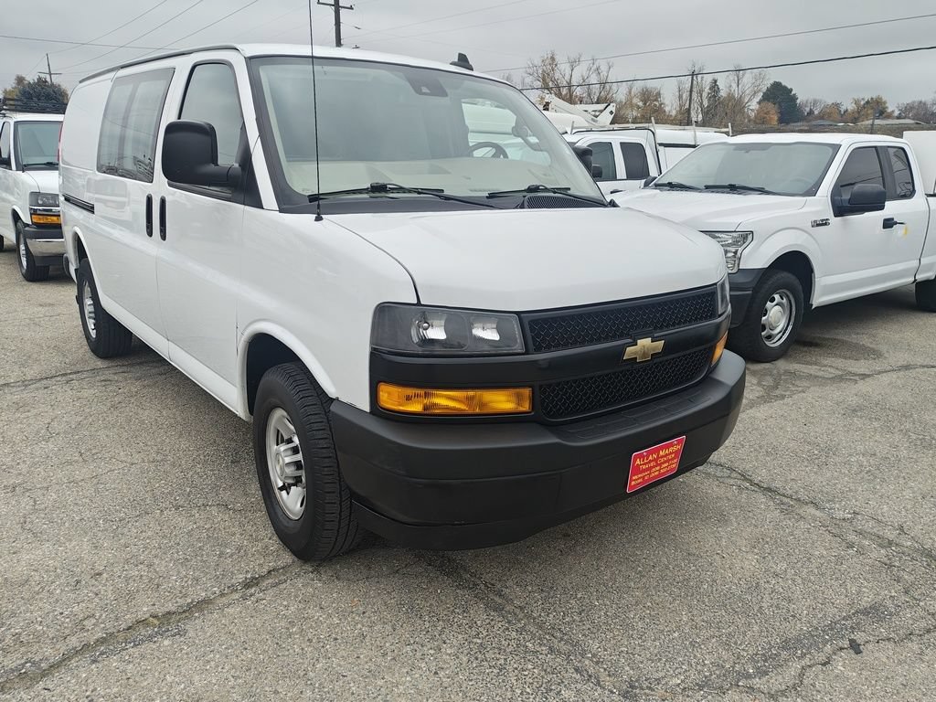 Used 2021 Chevrolet Express 2500 w/ Driver Convenience Package RWD image 3